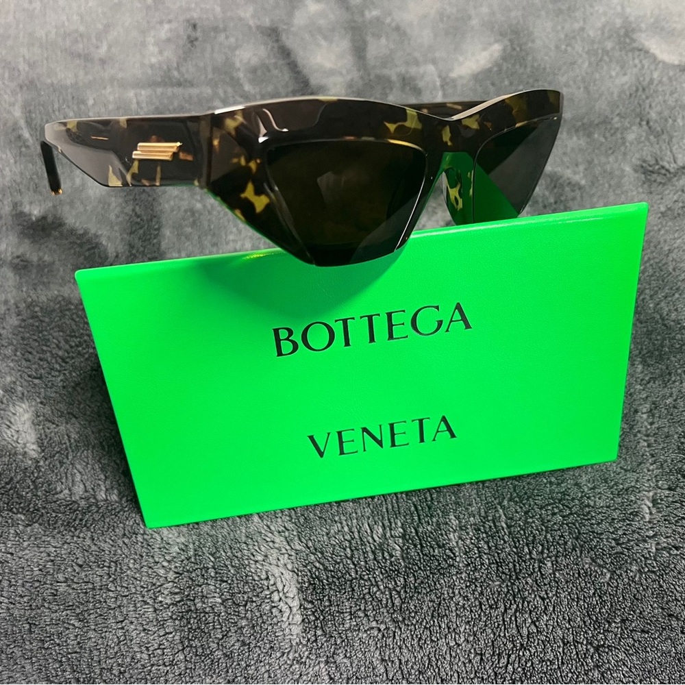 Bottega Veneta sunglasses cat eye